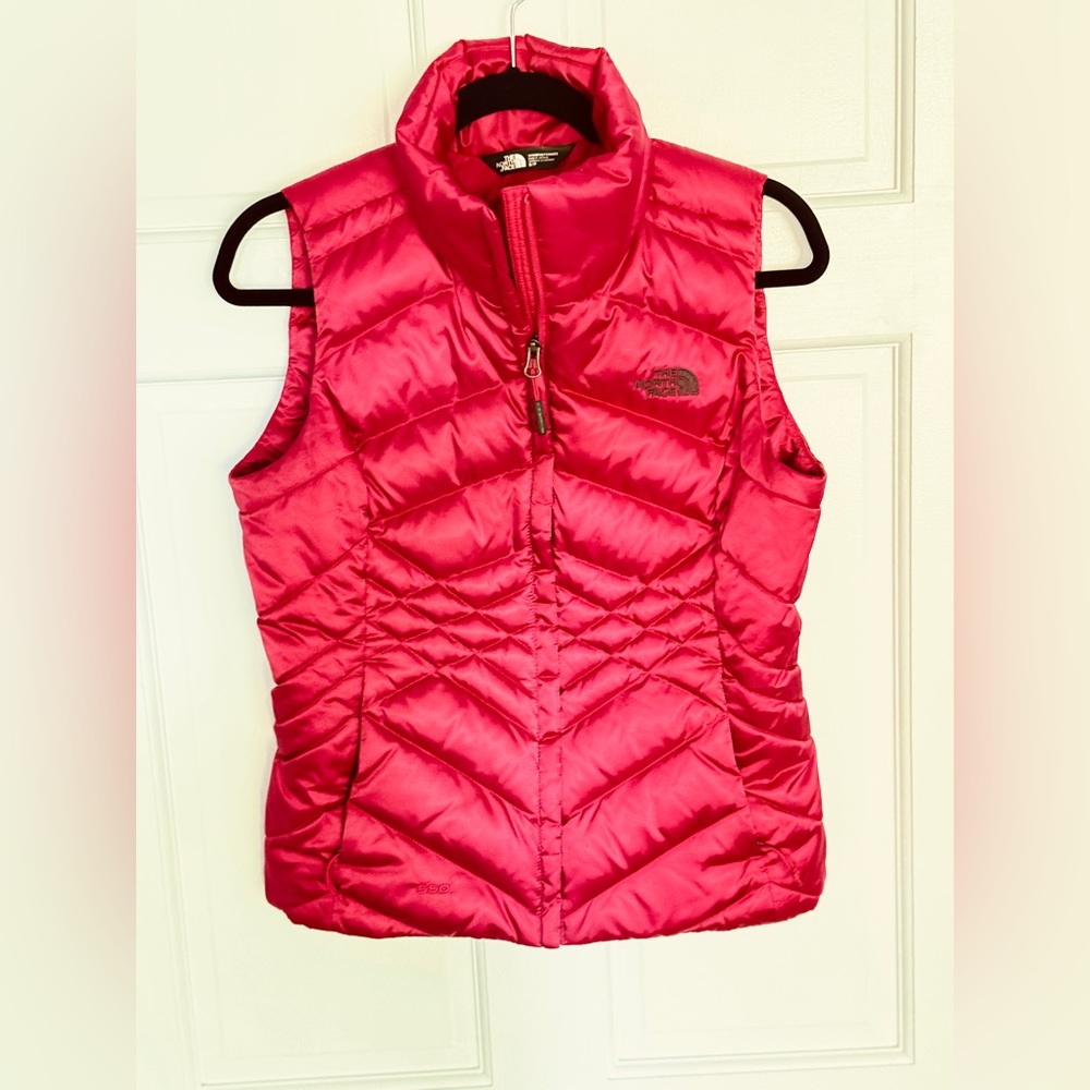 The North Face Women's Fuchsia 550 down vest size small